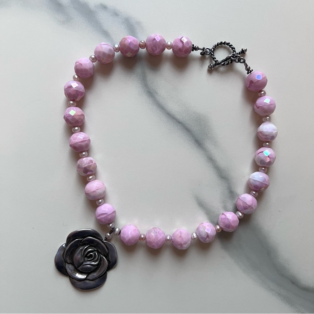 Stunning Silver Rose Pendant on Vintage 1960s Beads + Freshwater Pearls Necklace - Picture 9 of 13